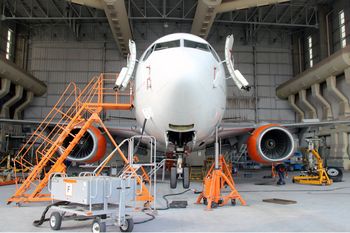 manutenção aeronave célula