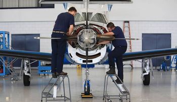manutenção aeronave célula